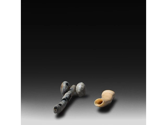 A various and interesting collection of chinese phallic items h 10 - w 7,5 cm (the porcelain) - afbeelding 9 van  9