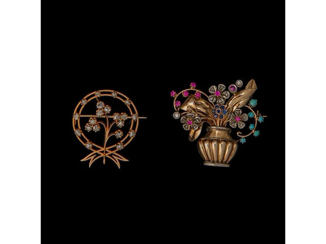 A various collection of a silver and a gold brooch, 9 tie clips and two gold rings - afbeelding 3 van  5