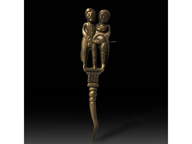 A various collection of brass phallus-themed items, ca. 1900, h 9 cm (the plaque) - afbeelding 5 van  5