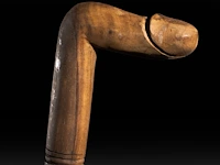 A various collection of carved wooden folk walking sticks with phallic handles - afbeelding 10 van  13