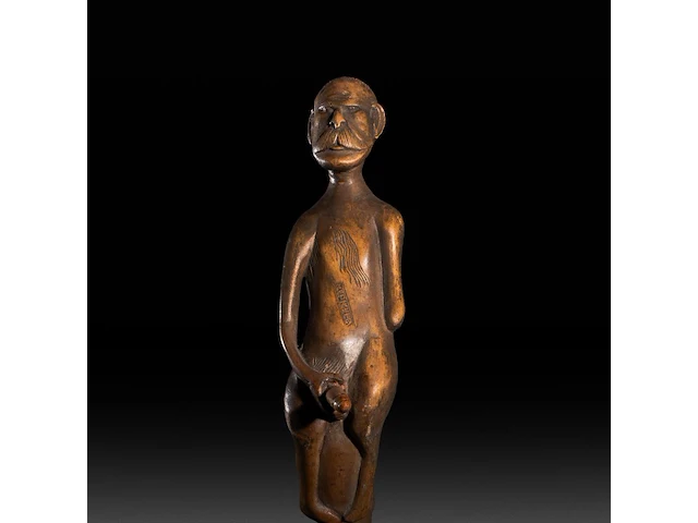 A various collection of carved wooden folk walking sticks with phallic handles - afbeelding 12 van  13