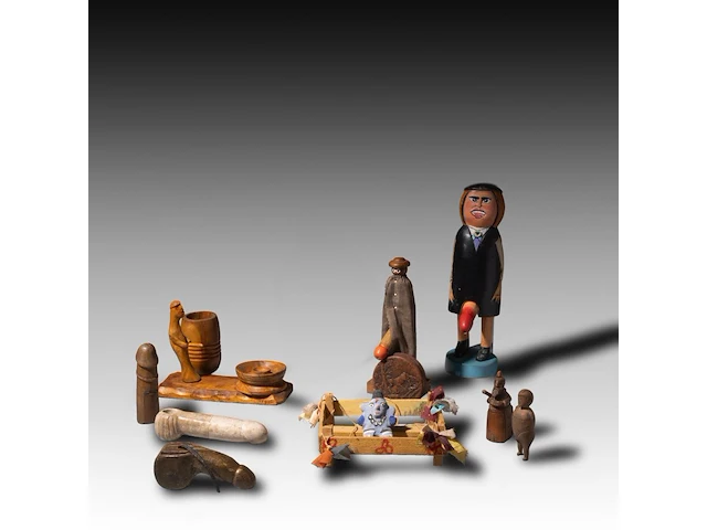 A various collection of phallic-themed folk dolls, h 25 cm (tallest) - afbeelding 1 van  5