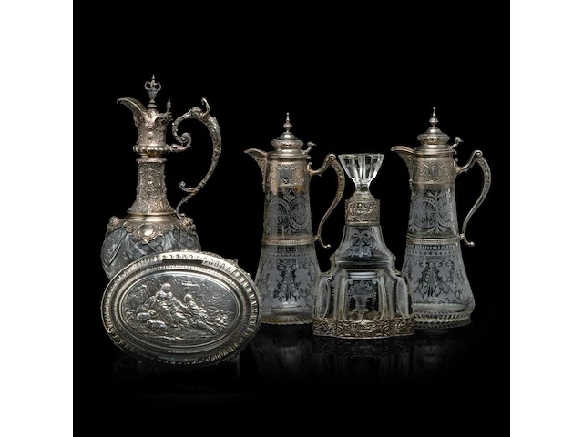 A various collection of silver mounted carafes, a decanter and a bonbonnière, h 9 - 37 cm - afbeelding 1 van  10