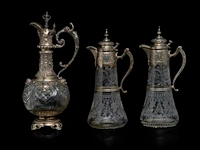 A various collection of silver mounted carafes, a decanter and a bonbonnière, h 9 - 37 cm - afbeelding 3 van  10