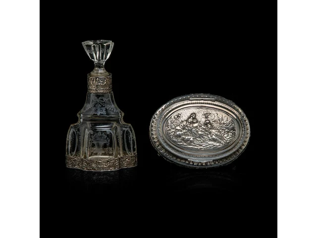 A various collection of silver mounted carafes, a decanter and a bonbonnière, h 9 - 37 cm - afbeelding 7 van  10