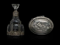 A various collection of silver mounted carafes, a decanter and a bonbonnière, h 9 - 37 cm - afbeelding 8 van  10