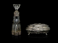 A various collection of silver mounted carafes, a decanter and a bonbonnière, h 9 - 37 cm - afbeelding 9 van  10
