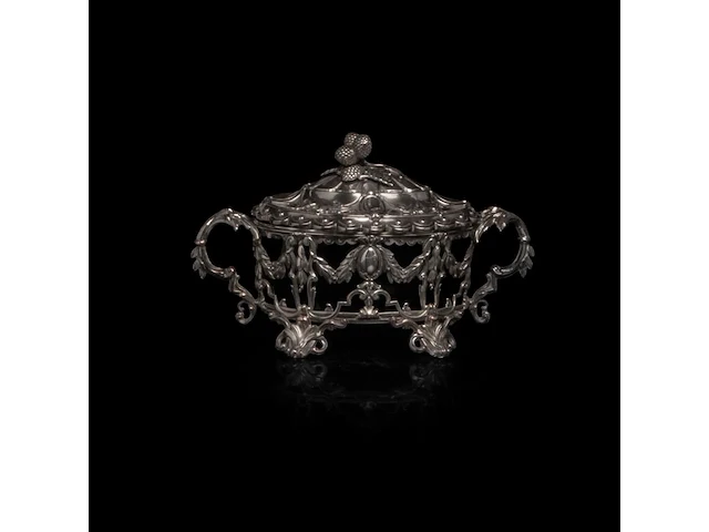 A various collection of silver tableware, h 3 - 32 cm, total weight: 3624 g - afbeelding 2 van  22