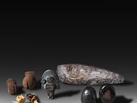 A various collection of south american traditional tribal phallic and other fertility items, l 27 cm (tallest) - afbeelding 2 van  5