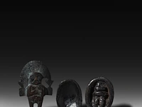 A various collection of south american traditional tribal phallic and other fertility items, l 27 cm (tallest) - afbeelding 4 van  5