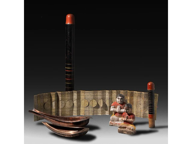 A various collection of traditional indian ceremonial items, symbolising yoni and lingam, h 64,5 cm (tallest) - afbeelding 1 van  8