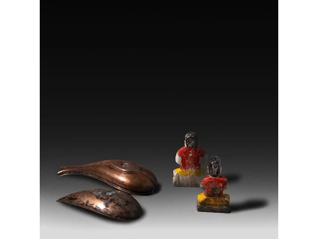 A various collection of traditional indian ceremonial items, symbolising yoni and lingam, h 64,5 cm (tallest) - afbeelding 8 van  8