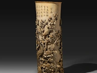 A very fine high relief carved chinese ivory bushpot with many types of birds among a rich variety of branches, leaves and flowers, signed, qing dynasty (probably 18thc), h 31,5 cm - ø 13 cm (+) - afbeelding 3 van  8
