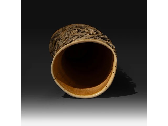 A very fine high relief carved chinese ivory bushpot with many types of birds among a rich variety of branches, leaves and flowers, signed, qing dynasty (probably 18thc), h 31,5 cm - ø 13 cm (+) - afbeelding 7 van  8