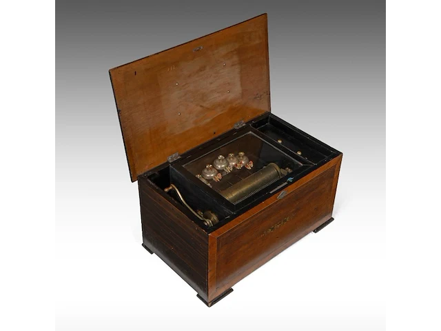 A victorian musical animation box with butterfly strikers, ca. 1900 30 x 57 x 34.5 cm. (11.81 x 22.44 x 13.58 in.) - afbeelding 1 van  7