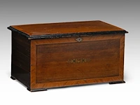 A victorian musical animation box with butterfly strikers, ca. 1900 30 x 57 x 34.5 cm. (11.81 x 22.44 x 13.58 in.) - afbeelding 2 van  7