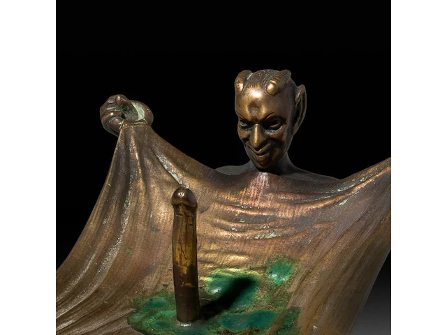 A vienna bronze candlestick of a satyr using his penis as a candleholder, ca. 1900, w 16,5 cm - afbeelding 4 van  4