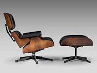 A vintage lounge chair with an ottoman by charles & ray eames for herman miller, '70s edition - afbeelding 11 van  17