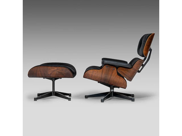 A vintage lounge chair with an ottoman by charles & ray eames for herman miller, '70s edition - afbeelding 13 van  17