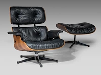 A vintage lounge chair with an ottoman by charles & ray eames for herman miller, '70s edition - afbeelding 14 van  17