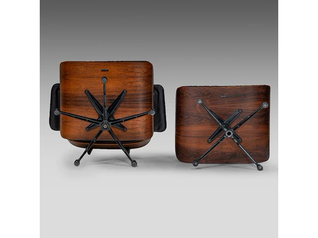 A vintage lounge chair with an ottoman by charles & ray eames for herman miller, '70s edition - afbeelding 16 van  17