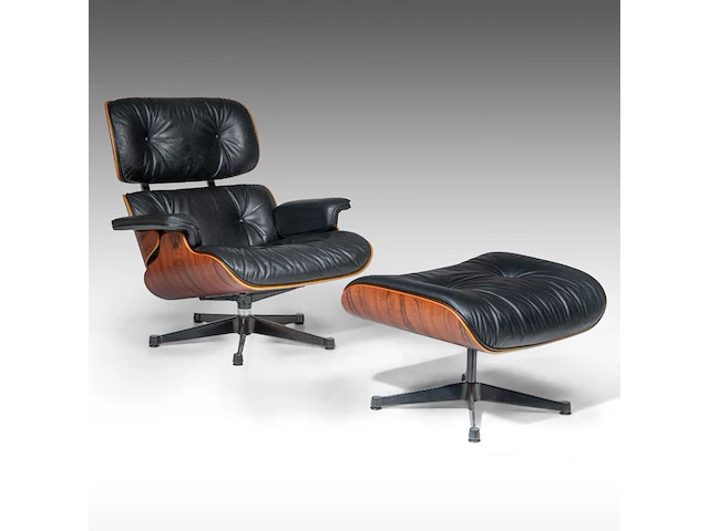A vintage lounge chair with an ottoman by charles & ray eames for vitra, late '80s edition - afbeelding 1 van  14