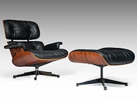 A vintage lounge chair with an ottoman by charles & ray eames for vitra, late '80s edition - afbeelding 7 van  14