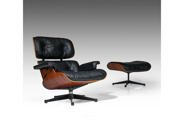 A vintage lounge chair with an ottoman by charles & ray eames for vitra, late '80s edition - afbeelding 8 van  14