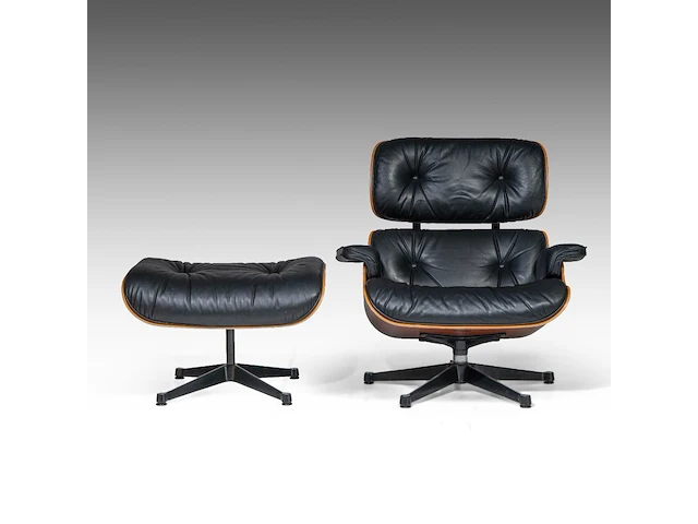A vintage lounge chair with an ottoman by charles & ray eames for vitra, late '80s edition - afbeelding 9 van  14