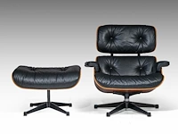 A vintage lounge chair with an ottoman by charles & ray eames for vitra, late '80s edition - afbeelding 9 van  14