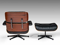 A vintage lounge chair with an ottoman by charles & ray eames for vitra, late '80s edition - afbeelding 11 van  14