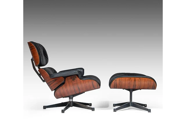 A vintage lounge chair with an ottoman by charles & ray eames for vitra, late '80s edition - afbeelding 12 van  14