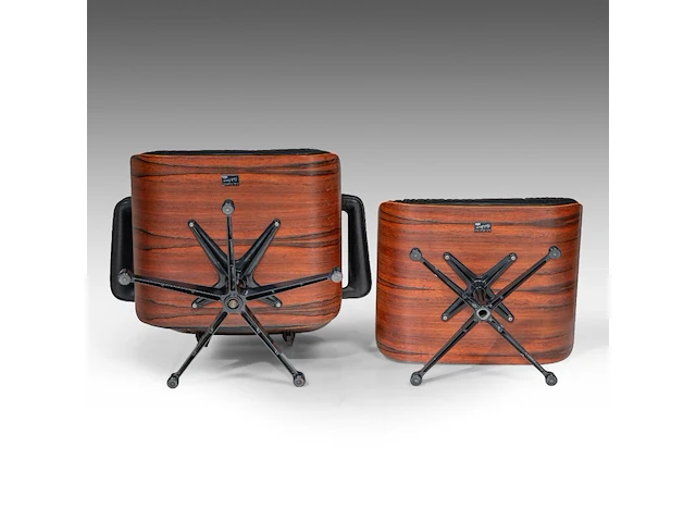 A vintage lounge chair with an ottoman by charles & ray eames for vitra, late '80s edition - afbeelding 14 van  14
