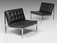 A vintage pair of kt221 black leather lounge chairs by kurt thut for teo jakob 67 x 70 x 75 cm. (26.37 x 27.55 x 29.53 in.)