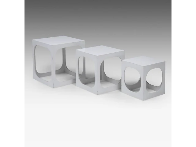A vintage set of space-age design white lacquered nest tables, '60s, h 40 - w 37 - d 37 cm (tallest) - afbeelding 2 van  7