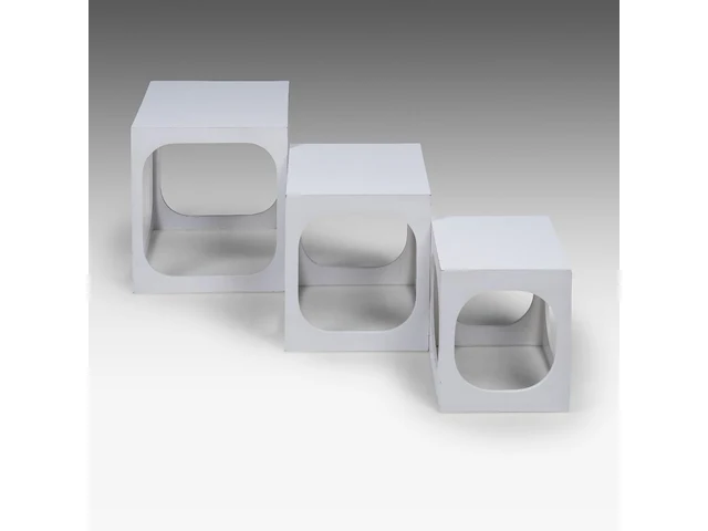 A vintage set of space-age design white lacquered nest tables, '60s, h 40 - w 37 - d 37 cm (tallest) - afbeelding 3 van  7