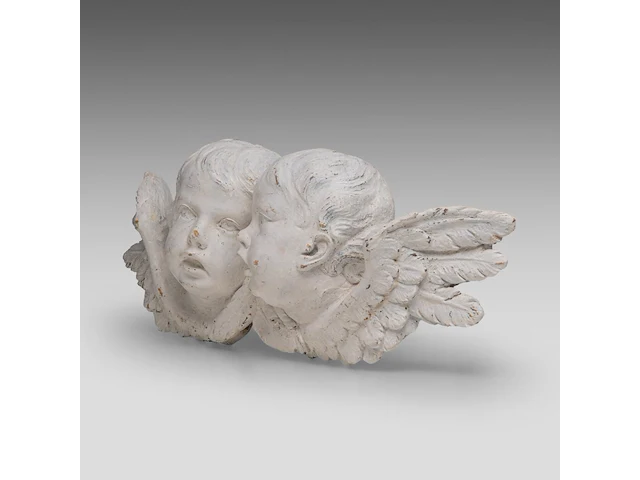 A white painted carved walnut fragment of two angels, 17thc 20 x 52 cm. (7.87 x 20.46 in.) - afbeelding 2 van  6