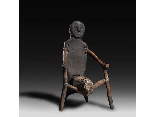 A wooden anthropomorphic chair with phallic-shaped drum, kalanguya (ifugao), philippines 103 x 62 cm. (40.54 x 24.41 in.) - afbeelding 1 van  5