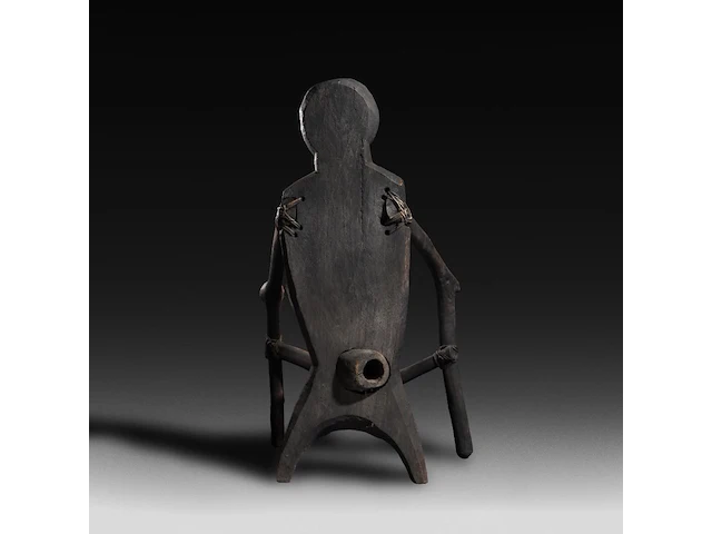 A wooden anthropomorphic chair with phallic-shaped drum, kalanguya (ifugao), philippines 103 x 62 cm. (40.54 x 24.41 in.) - afbeelding 3 van  5