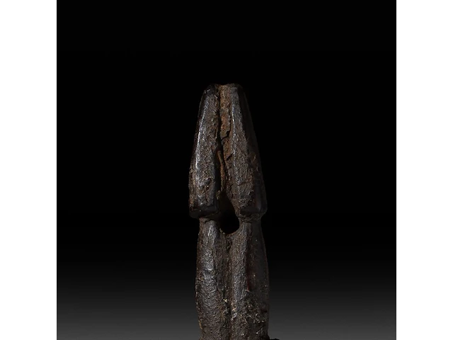 A wooden ghurra churning stick holder, nepal 29 cm. (11.41 in.) - afbeelding 4 van  4