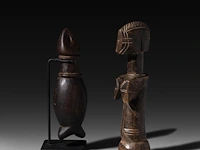 A wooden phallic mossi whistle, and a ditto fertility doll, h 16 - 19,5 cm