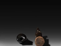 A wooden phallic mossi whistle, and a ditto fertility doll, h 16 - 19,5 cm - afbeelding 4 van  4