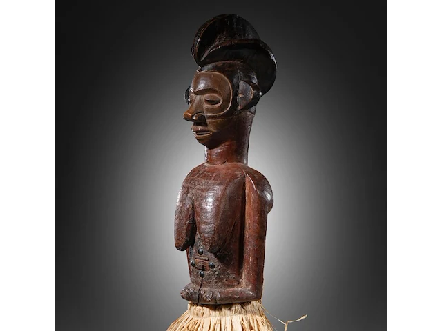 A wooden yaka sculpture, democratic republic of the congo, late 19th/ early 20thc (+) height: 55 cm. (21.64 in.), incl. stand: 63 cm. (24.80 in.) - afbeelding 2 van  10