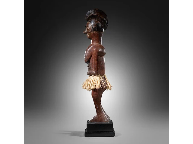 A wooden yaka sculpture, democratic republic of the congo, late 19th/ early 20thc (+) height: 55 cm. (21.64 in.), incl. stand: 63 cm. (24.80 in.) - afbeelding 3 van  10