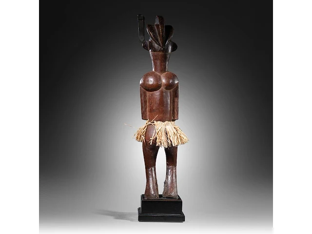 A wooden yaka sculpture, democratic republic of the congo, late 19th/ early 20thc (+) height: 55 cm. (21.64 in.), incl. stand: 63 cm. (24.80 in.) - afbeelding 4 van  10