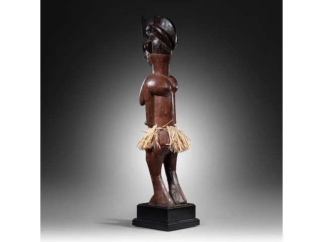 A wooden yaka sculpture, democratic republic of the congo, late 19th/ early 20thc (+) height: 55 cm. (21.64 in.), incl. stand: 63 cm. (24.80 in.) - afbeelding 5 van  10
