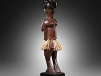 A wooden yaka sculpture, democratic republic of the congo, late 19th/ early 20thc (+) height: 55 cm. (21.64 in.), incl. stand: 63 cm. (24.80 in.) - afbeelding 5 van  10