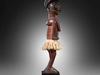 A wooden yaka sculpture, democratic republic of the congo, late 19th/ early 20thc (+) height: 55 cm. (21.64 in.), incl. stand: 63 cm. (24.80 in.) - afbeelding 7 van  10
