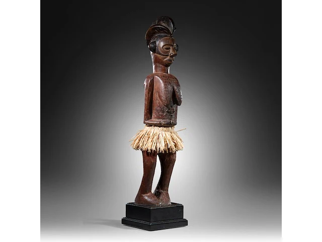 A wooden yaka sculpture, democratic republic of the congo, late 19th/ early 20thc (+) height: 55 cm. (21.64 in.), incl. stand: 63 cm. (24.80 in.) - afbeelding 8 van  10