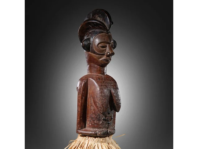 A wooden yaka sculpture, democratic republic of the congo, late 19th/ early 20thc (+) height: 55 cm. (21.64 in.), incl. stand: 63 cm. (24.80 in.) - afbeelding 9 van  10